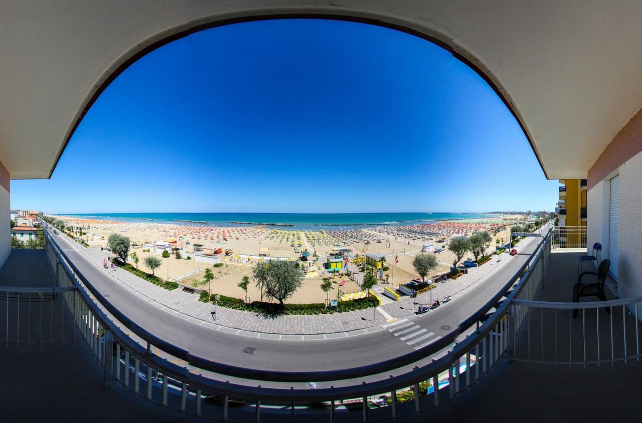 Hotel Tritone ริมินี ภายนอก รูปภาพ