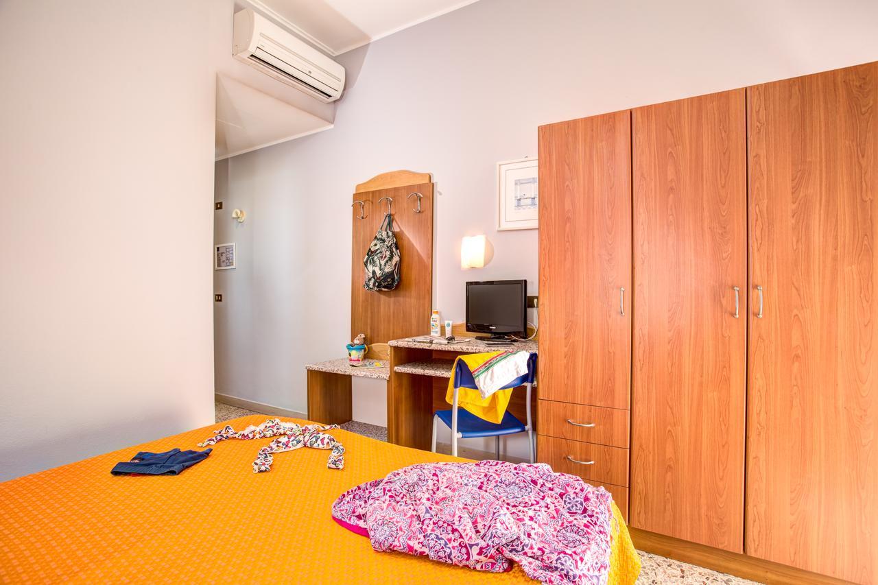 Hotel Tritone ริมินี ภายนอก รูปภาพ
