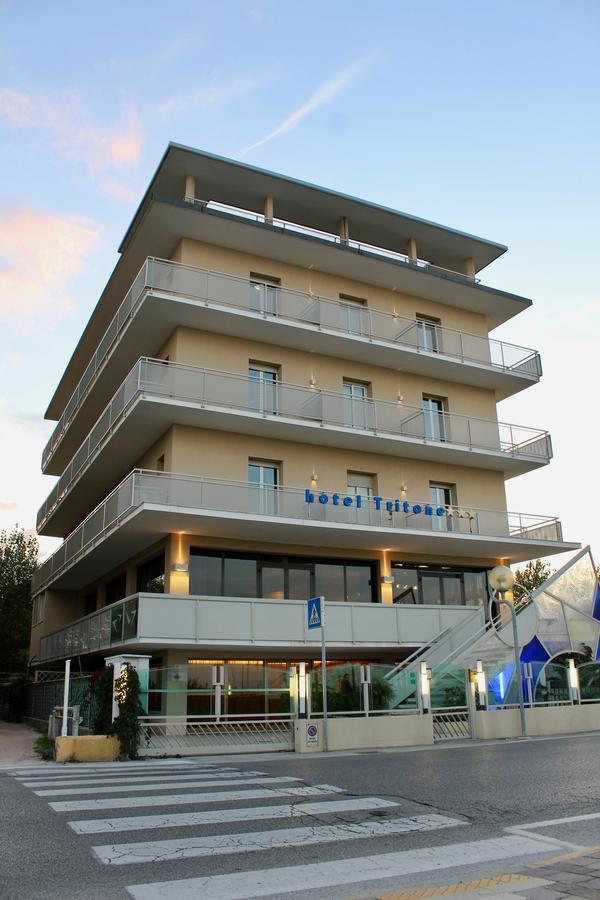 Hotel Tritone ริมินี ภายนอก รูปภาพ