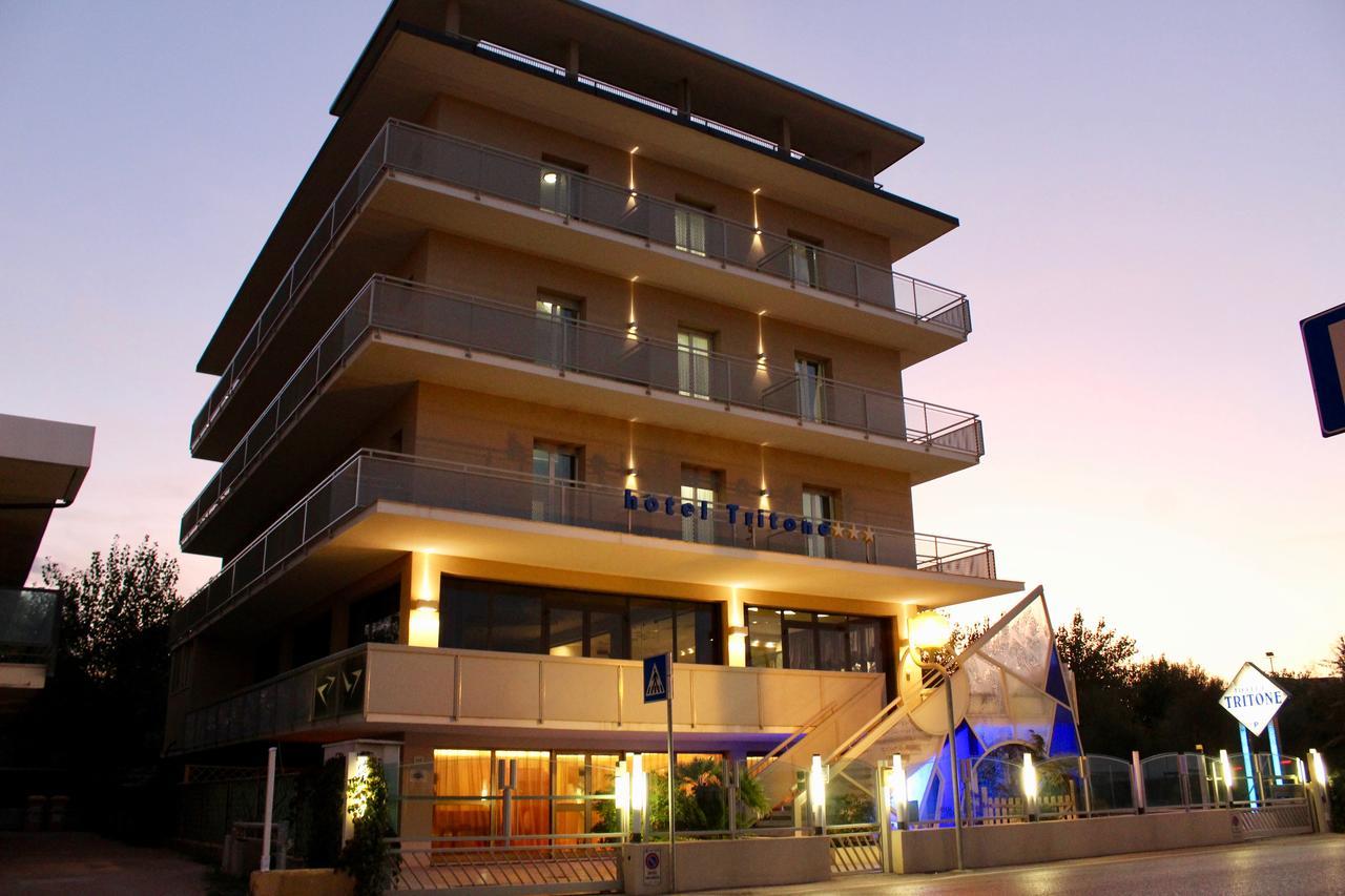 Hotel Tritone ริมินี ภายนอก รูปภาพ