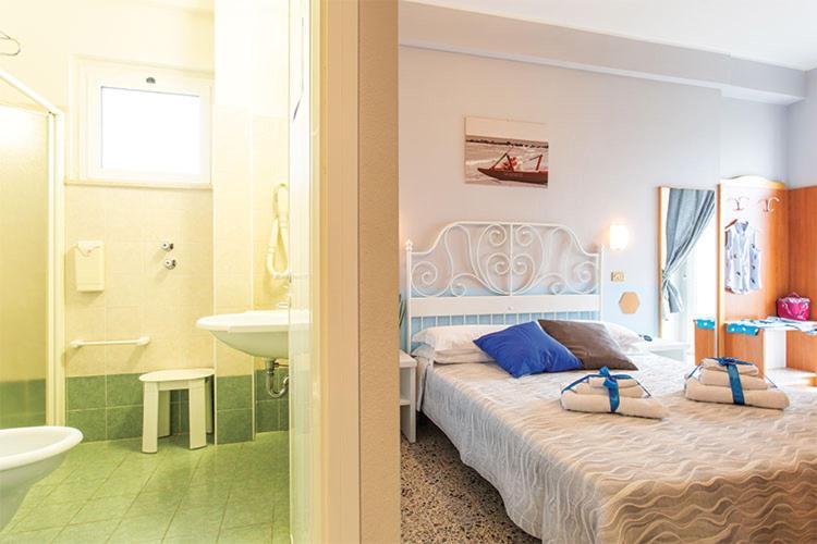 Hotel Tritone ริมินี ภายนอก รูปภาพ